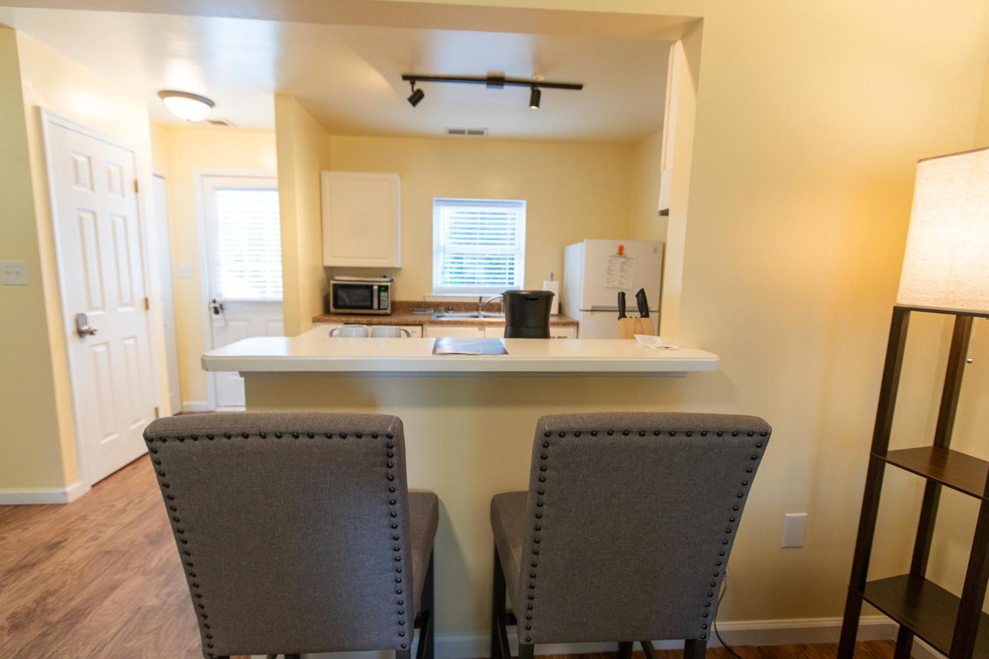 Howard'S Creek Inn White Sulphur Springs Extérieur photo