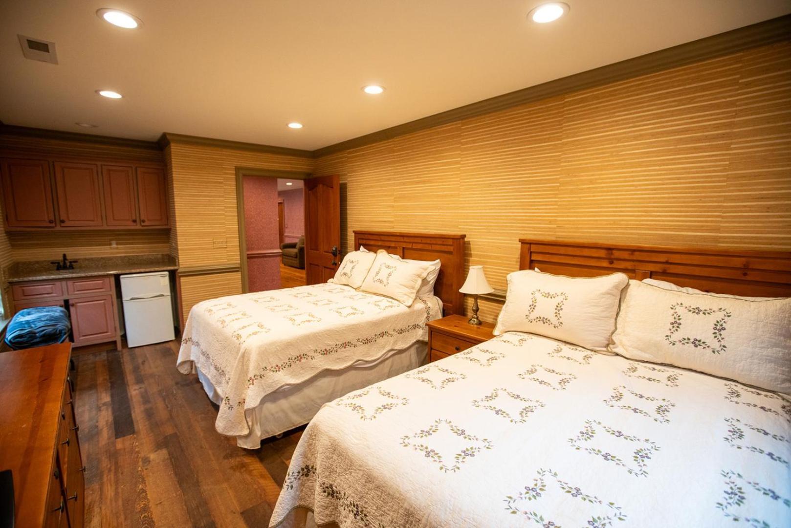 Howard'S Creek Inn White Sulphur Springs Extérieur photo